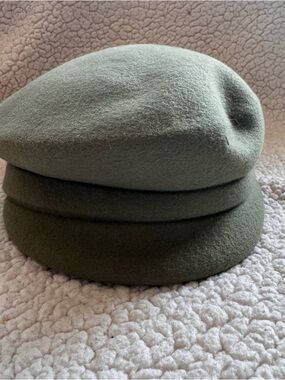 Vintage Boutique Kates Canada Wool Beret Hat Olive Green Military Style